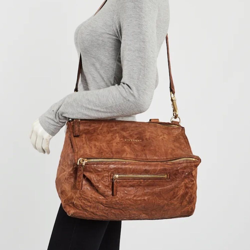 Medium Givenchy pandora size30 cm wide16 cm wideHeight 19 cm EUC